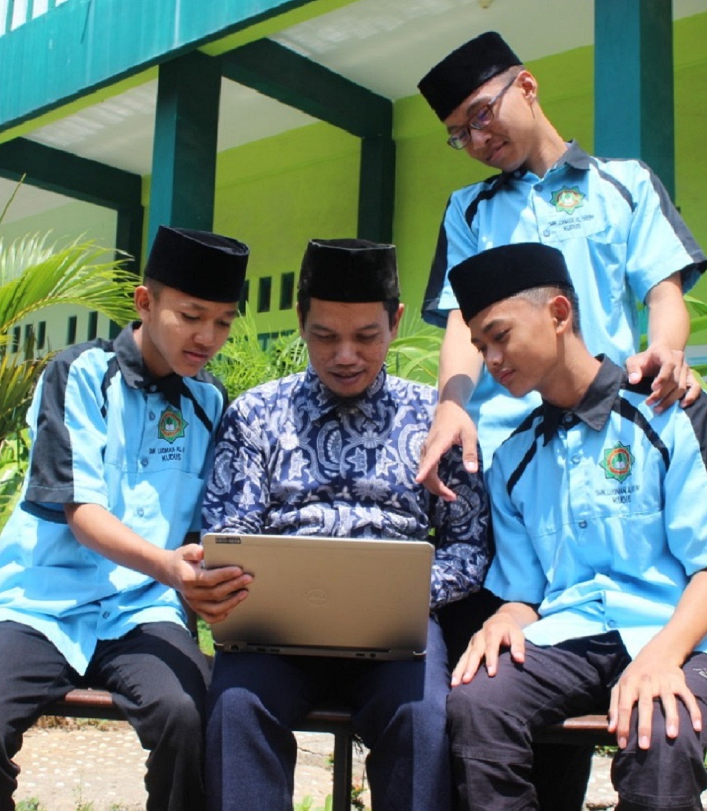 Keceriaan dan Semangat dalam Kegiatan Class Meeting di SMK Luqman Al-Hakim Kudus